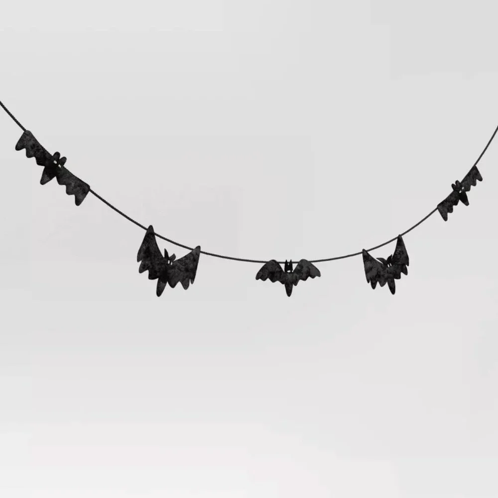TARGET HYDE & EEK VELVET BAT WALL GARLAND 1CT